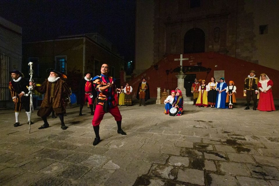 La Plaza de San Roque, en Guanajuato, ha rememorado entremeses de Cervantes por 69 años, puesta en escena que impulsó la creación del Festival Internacional Cervantino.