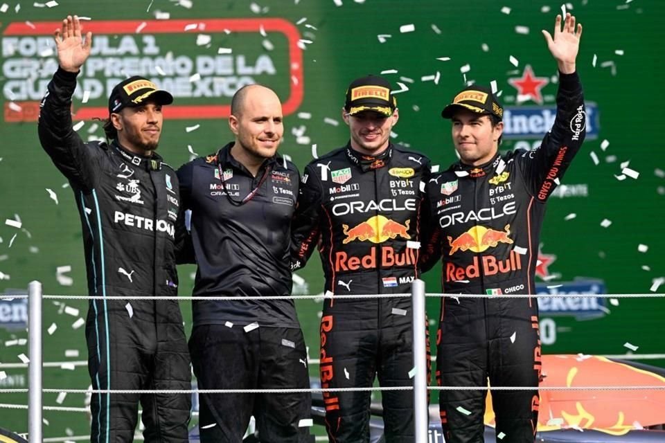 Verstappen ganó el GP de México y Checo Pérez obtuvo el tercer lugar.