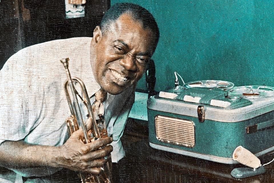 Recurre documental de Apple TV+ a las propias palabras que dejó el legendario músico Louis Armstrong para contar su historia de vida.