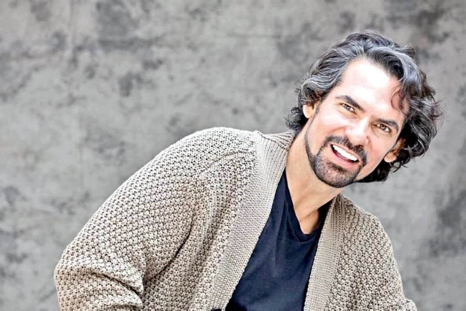 El actor protagoniza la obra 'Sugars' junto a un elenco de actores regios.
