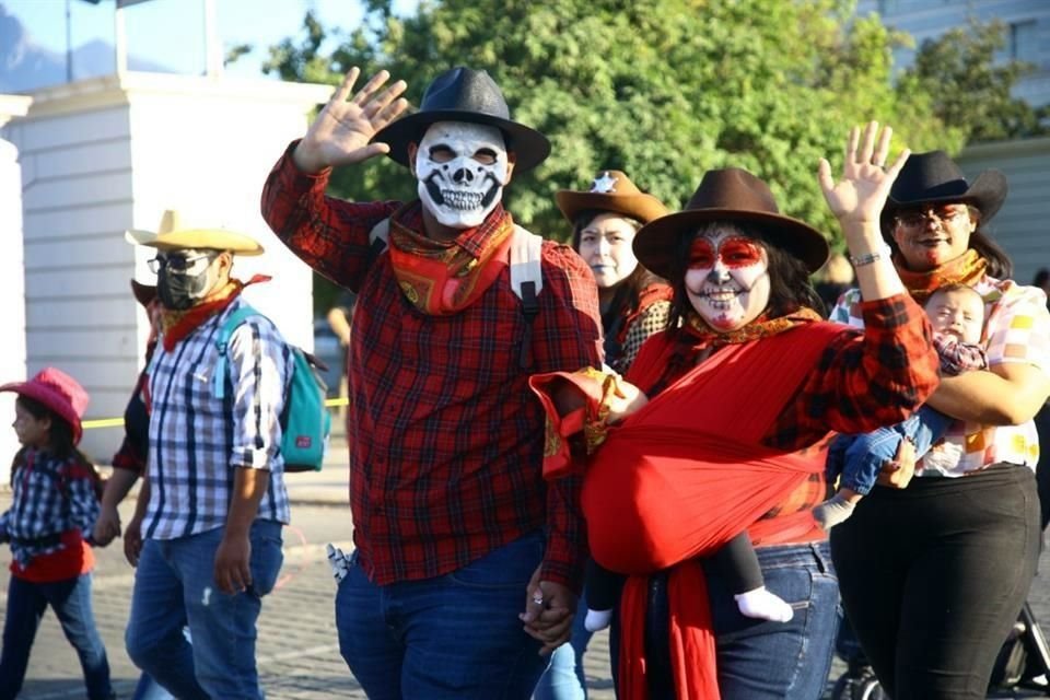 El Municipio de Monterrey informó que la cifra de asistentes fue de 11 mil 300; el Festival Internacional Santa Lucía reportó 55 mil.