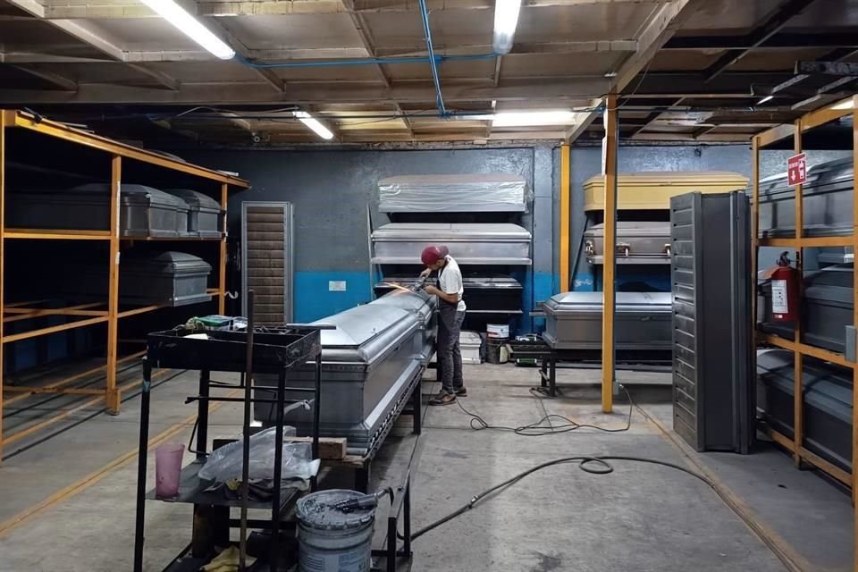 En la localidad de Doxey, Hidalgo, la fabricación de féretros es la principal actividad económica.