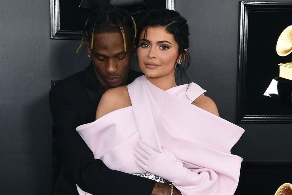 Kylie Jenner y Travis Scott ponen a la venta su mansión en Beverly Hills por casi 22 millones de dólares.