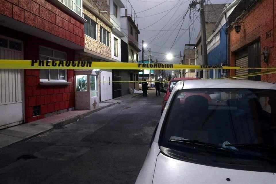 Reportes indican que sujetos seguían a la víctima, aparentemente para asaltarla. Al percatarse intentó escapar, pero fue atacado a tiros.