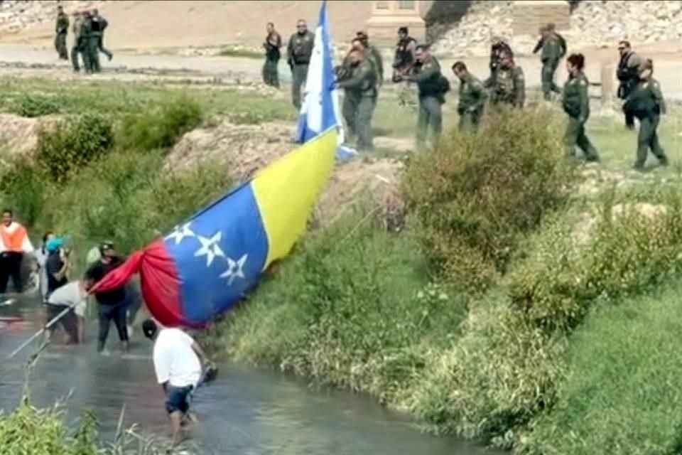 Agentes de la Patrulla Fronteriza de El Paso dispararon contra migrantes tras concluir con una protesta para demandar su ingreso a Estados Unidos.