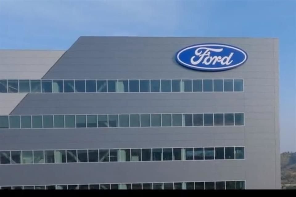 Ford aumentó el salario de 8 mil trabajadores estadounidenses en 4.33 dólares la hora, o 9 mil dólares al año.