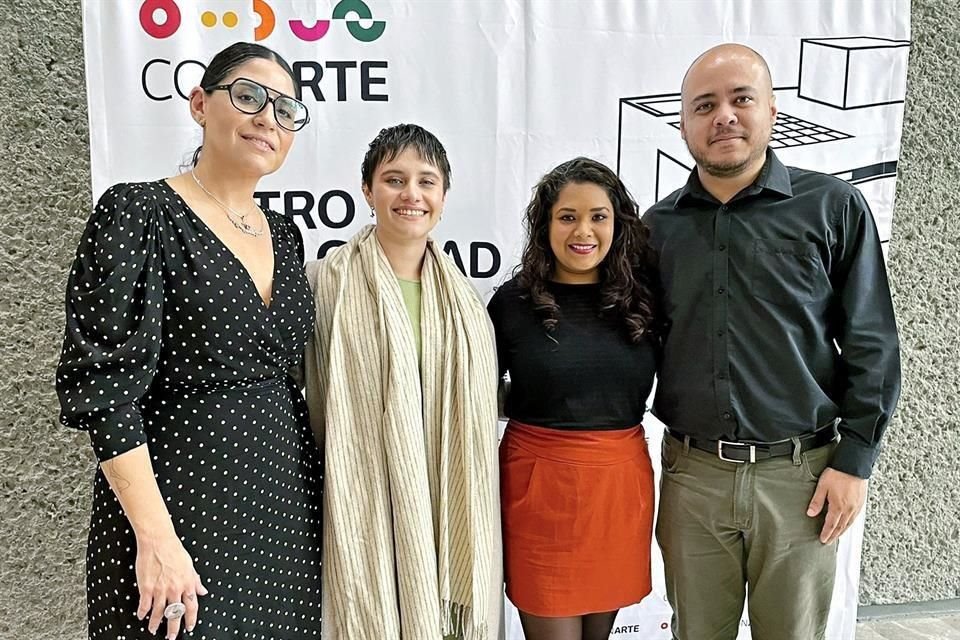 Ninfa Romero Medellín, Secretaria Técnica de Conarte (izq a der.) Cassandra Colis, Isabel del Bosque y Emmanuel Anguiano, coordinador de Teatro de Conarte.