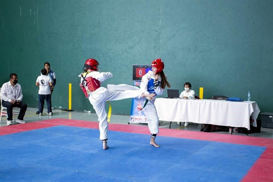 Alena Esparza (Interamericano Guadalajara) y Pilar Oria (Cumbres México)