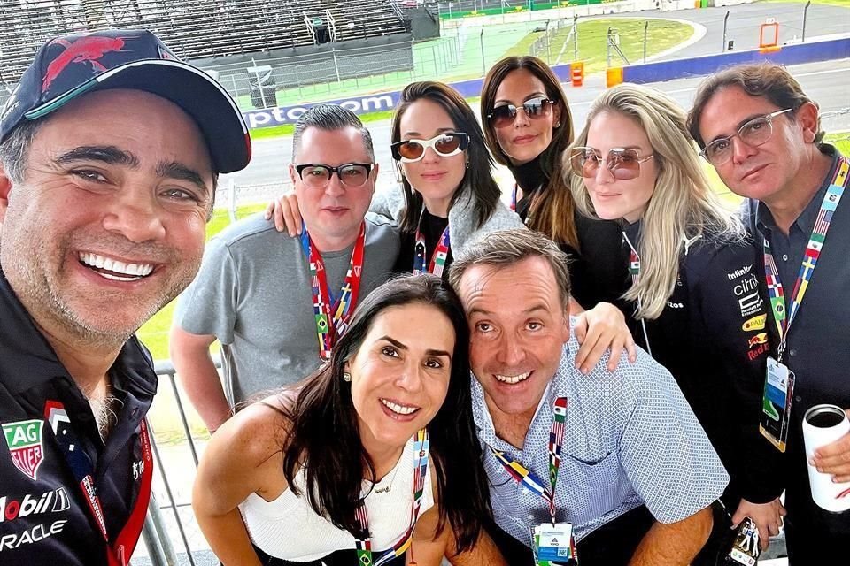 Arriba: Luis Ortiz, José Ortega, Corde Garza, Rossana Zaragoza, Astrid Valdés, Ricardo de la Peña. Abajo: Chica Ayala y Santiago Zubiría