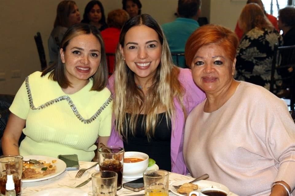 Mayela Aguirre, Daniela Almuina y Lety Peña