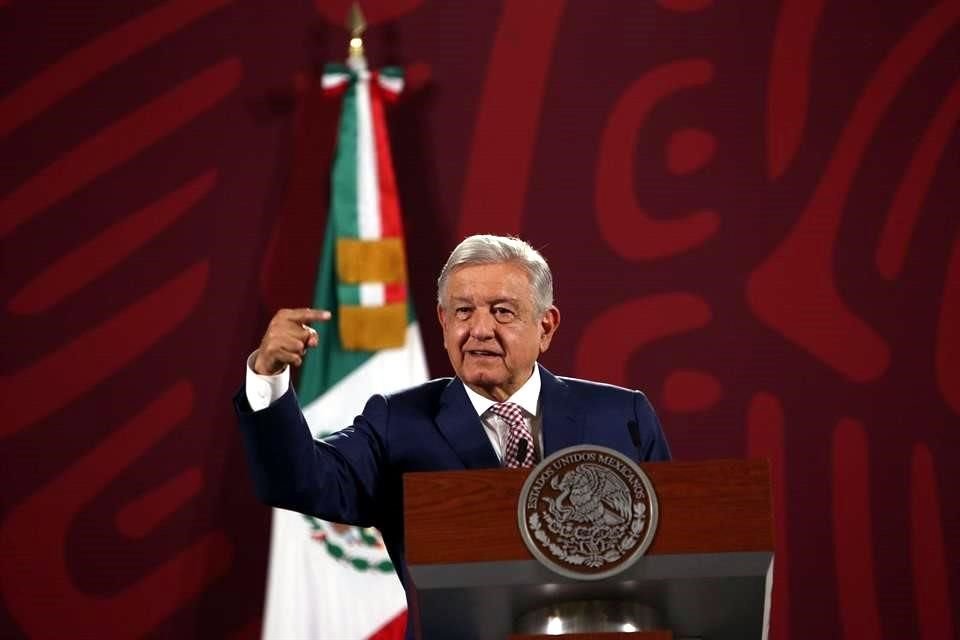 AMLO durante conferencia mañanera en Palacio Nacional.