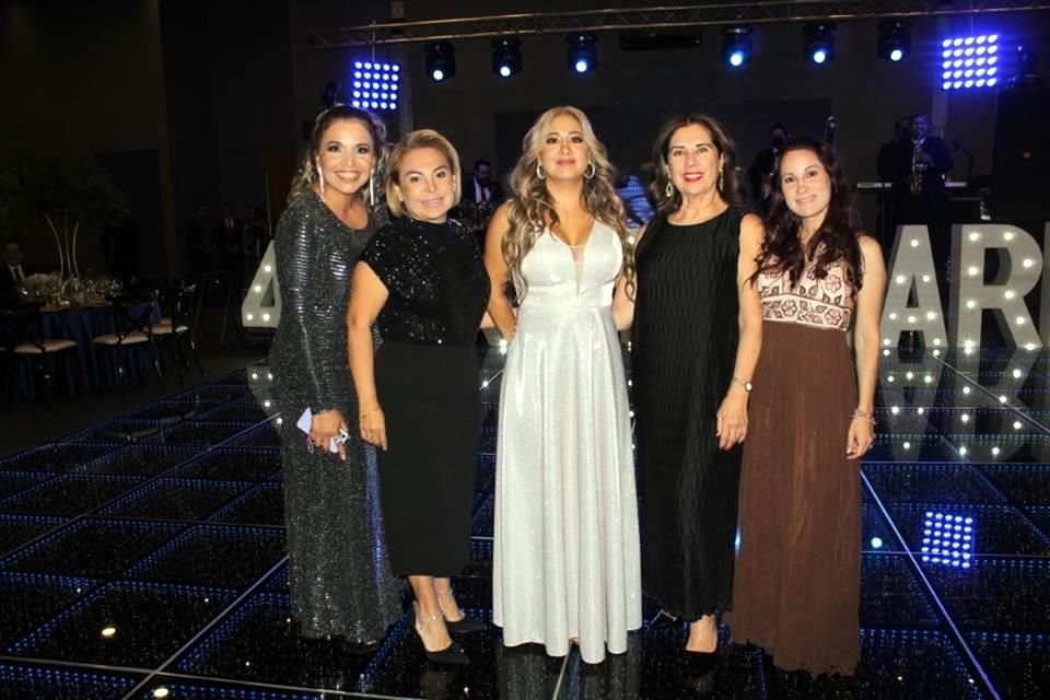 Claudia Aranda, Rosy Salinas, Laura Lozano, Nancy Castilla y Adriana Guajardo