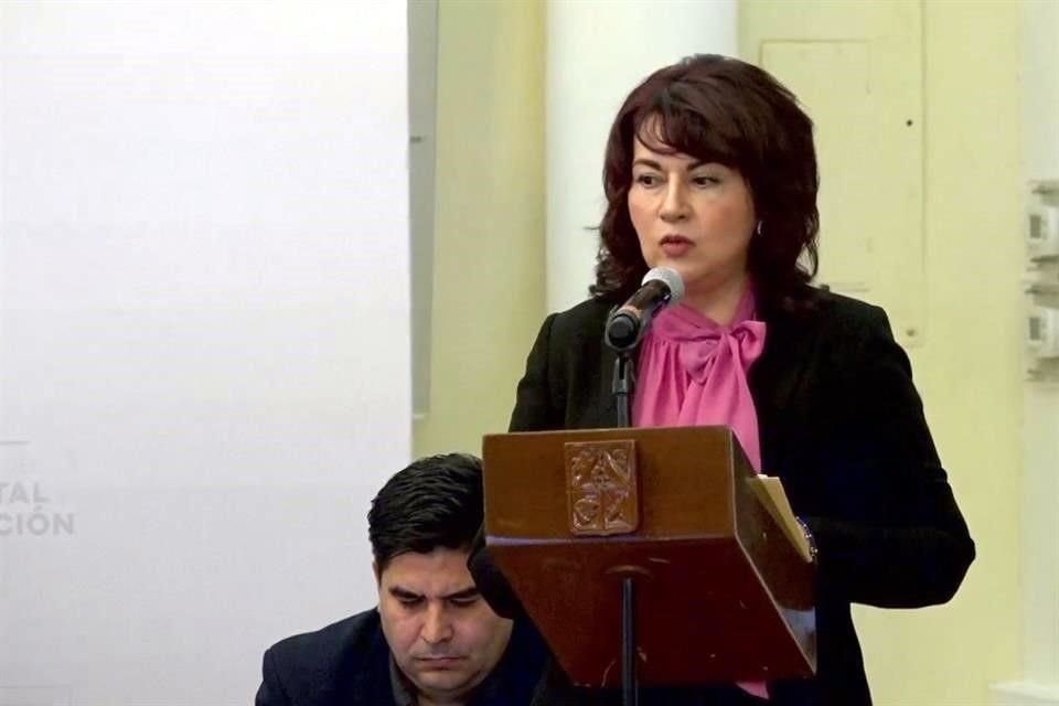 Fiscal de Sonora, Claudia Contreras, durante conferencia del Gobernador morenista, Alfonso Durazo.