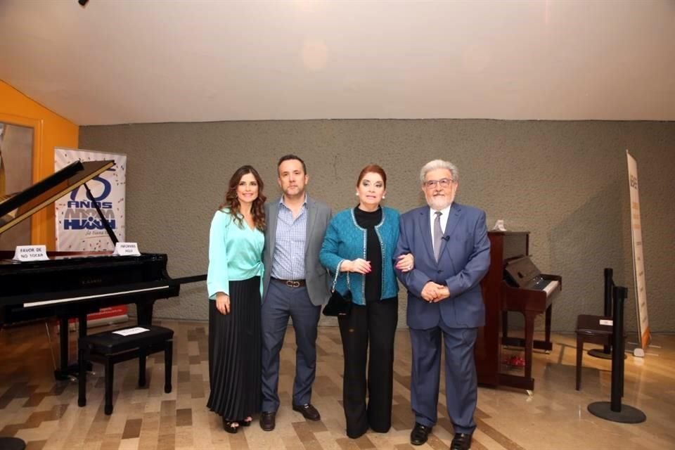 Julia Gallegos de Saúl, Mauricio Saúl, Rosario Guajardo de Gallegos y Jorge Gallegos