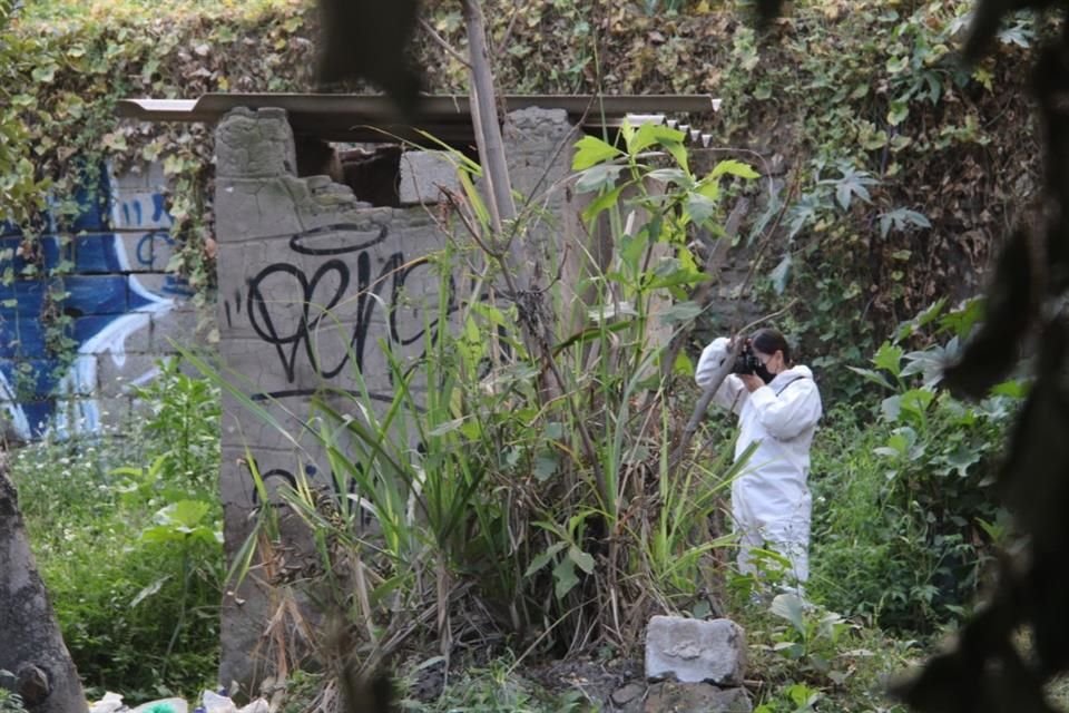 El cuerpo sin vida de un hombre de 25 años fue encontrado en un cuarto abandonado de la Colonia Zalatitán en Tonalá.