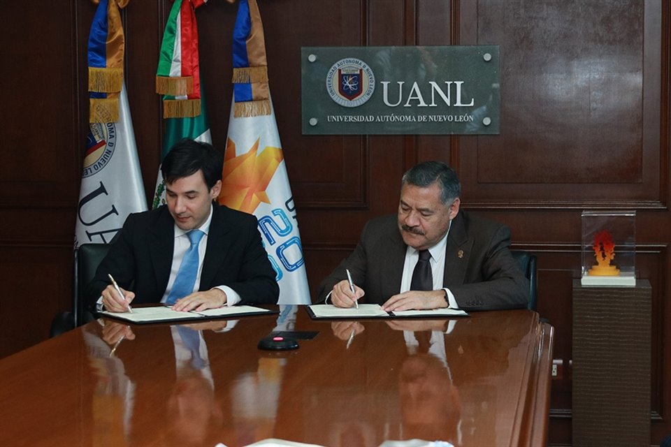 Banregio y la UANL firman una alianza de colaboración para el desarrollo y formación integral de los estudiantes y  la actualización de los empleados de la institución bancaria.