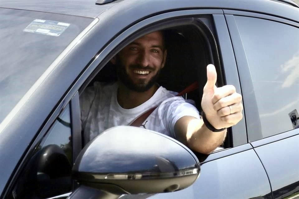 El defensa Nicolás Sánchez estuvo hoy en el Estadio BBVA donde se despidió de personal y miembros del club, que ya prepara el anuncio de su salida tras 4 años.
