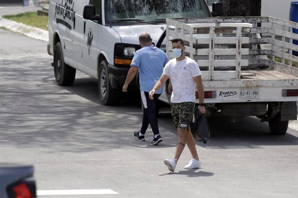 El argentino estuvo esta mañana en El Barrial para recoger sus pertenencias y despedirse del personal; más tarde estuvo en el Estadio BBVA acompañado de su familia.