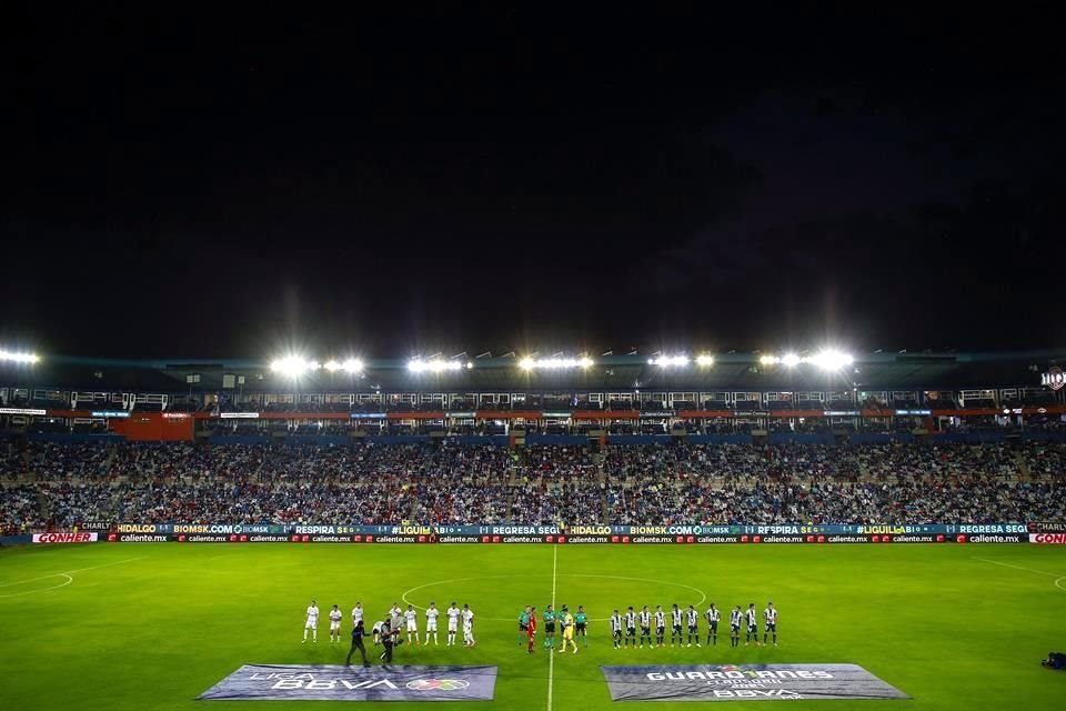 Todo indica que la casa del Pachuca rebasó el aforo permitido por la Liga y las autoridades de salud.