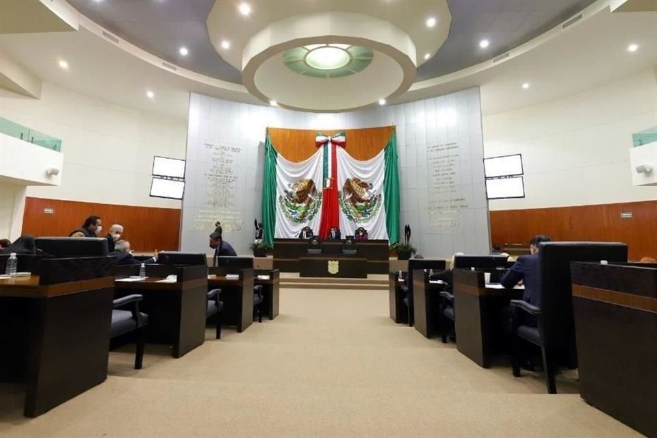 El Congreso de Tamaulipas aprobó una iniciativa para demandar ante la Fiscalía estatal y la FGR al juez que ordenó la aprehensión del Gobernador Francisco García Cabeza de Vaca.