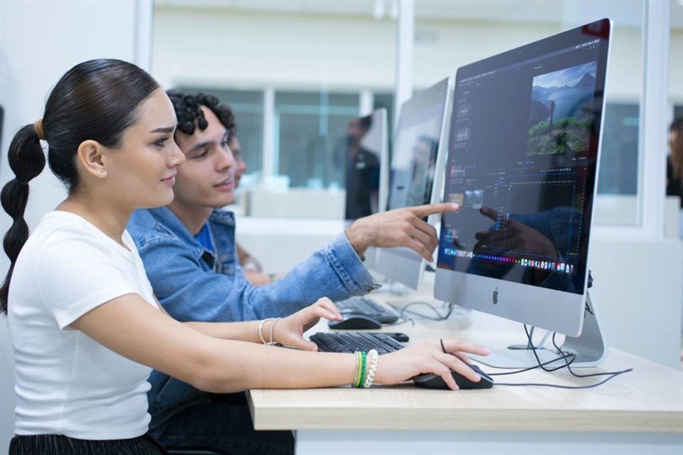 Día con día la UANL actualiza sus programas acorde a los constantes cambios que se viven en el mundo, gracias a la retroalimentación de empresas como Banregio.