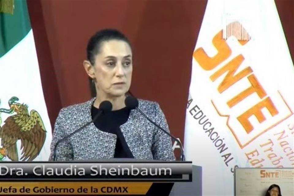 Claudia Sheinbaum llamó a docentes parte de la 'transformación' encabezada por el Presidente.