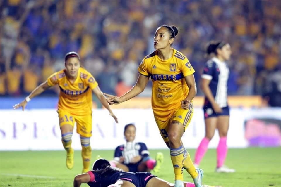 Tigres Femenil sacó una ventaja de 2-1 sobre Rayadas en la ida de Semifinales en el Estadio Universitario, donde Mayor anotó doblete, pero luego salió expulsada.
