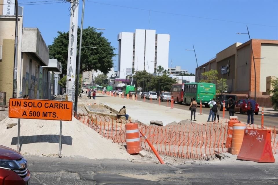 A cuatro meses de haber iniciado con la ampliación de Paseo Alcalde, el Ayuntamiento de Guadalajara reportó el avance de la obra.