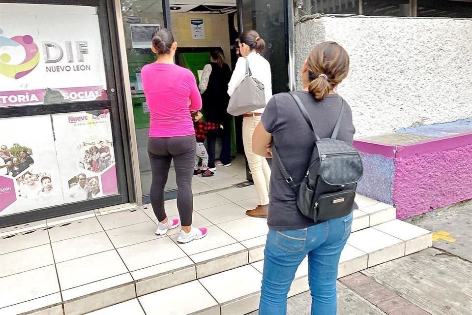 El cajero automático de la calle Doctos Coss, casi esquina con Washington, sólo acepta un billete de $50 y otro de $20.