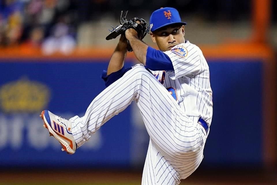 El pitcher relevista Edwin Diaz renovó con los Mets por cinco cñoa y 102 millones de dólares.