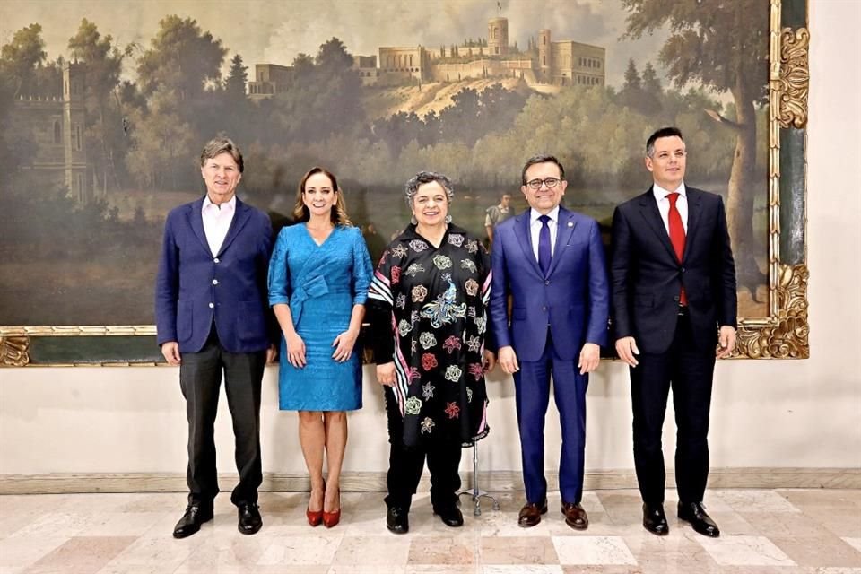 Los priistas Enrique de la Madrid, Claudia Ruiz Massieu, Beatriz Paredes, Ildefonso Guajardo y Alejandro Murat.