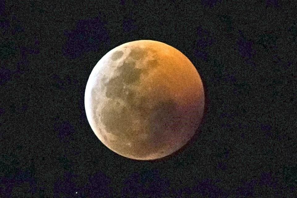 El eclipse podrá ser visto en Monterrey durante la madrugada del martes.