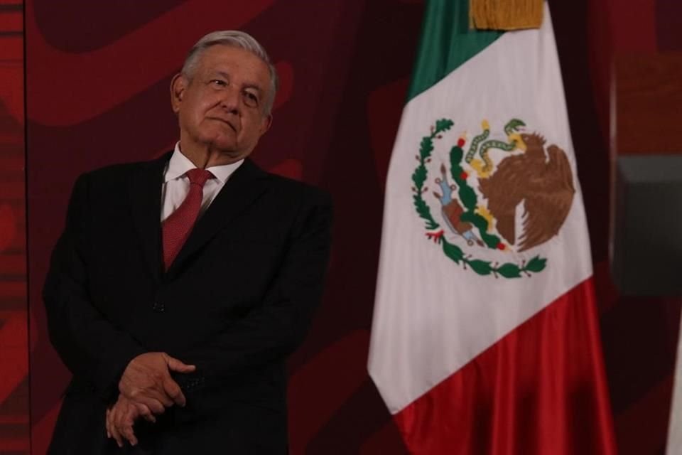 AMLO calificó de rateros, racistas e hipócritas a los opositores de la reforma electoral y organizadores de la marcha a favor del INE.