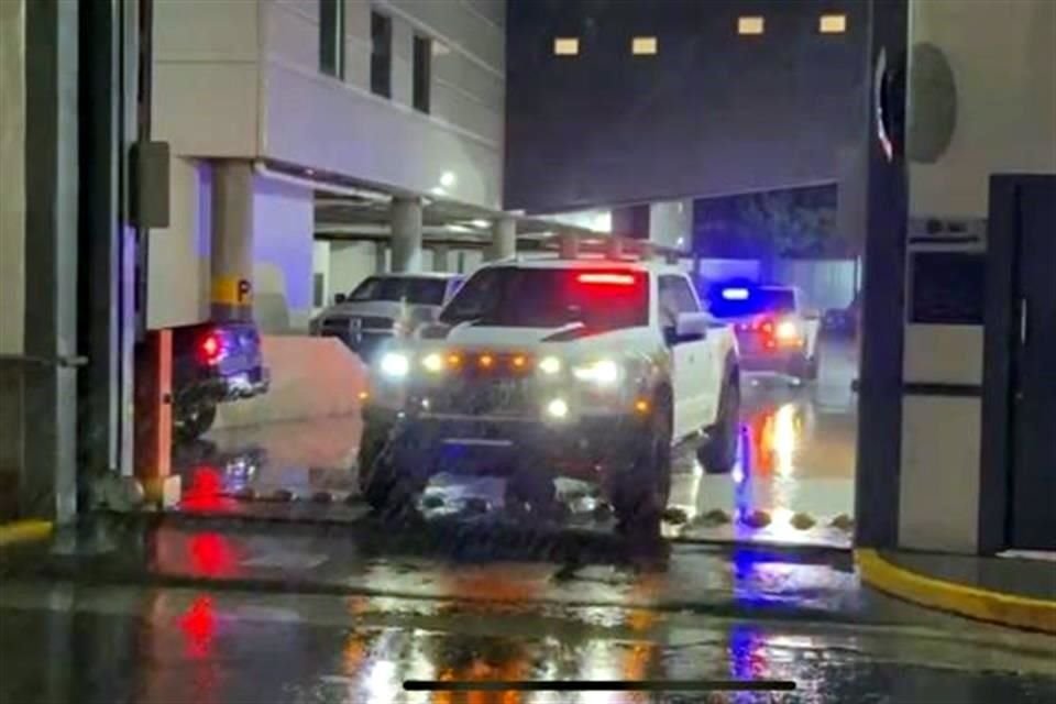 Los agentes estatales y de la Ciudad de México salieron en una camioneta hacia el Aeropuerto del Norte.