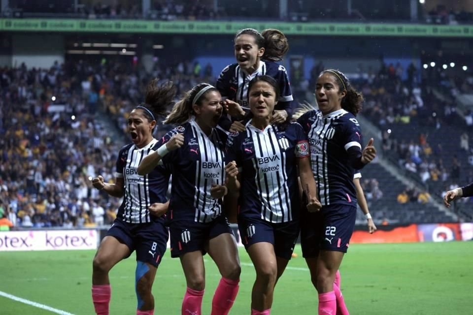 La celebración albiazul en el arranque.