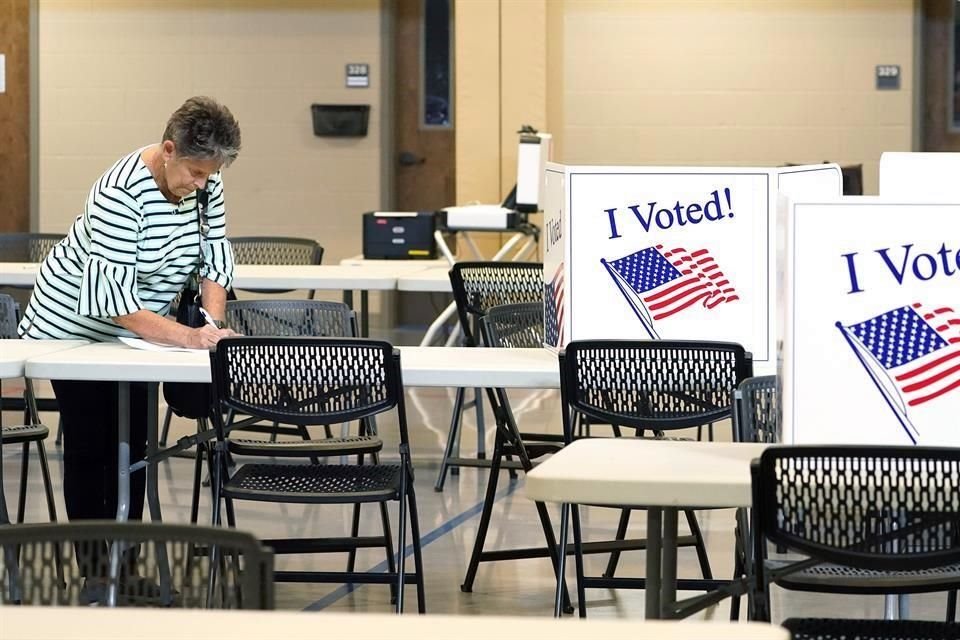 Los votantes acudieron a las urnas en una jornada tranquila en EU, según reportes.