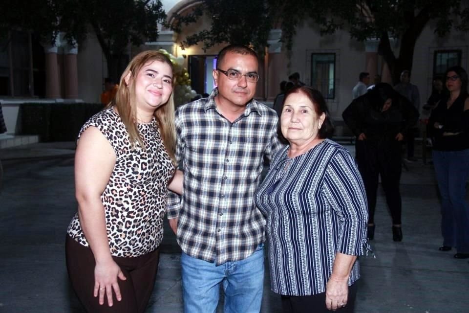 Rocío Ordaz, José Zapata y Paula Sada