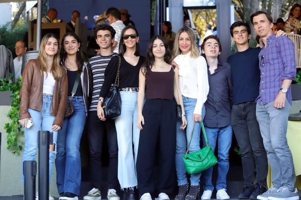 Regina de la Fuente, Corde de la Fuente, Marcelo de la Garza Beltrán, Gaby Beltrán de De la Garza, Vanesa Martínez Villarreal, Vanessa Villarreal de Martínez, Lauro Martínez Villarreal, Carlos de la G