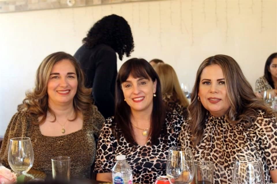 Elsa Guajardo, Ana Laura Saldívar y Marybel Garza