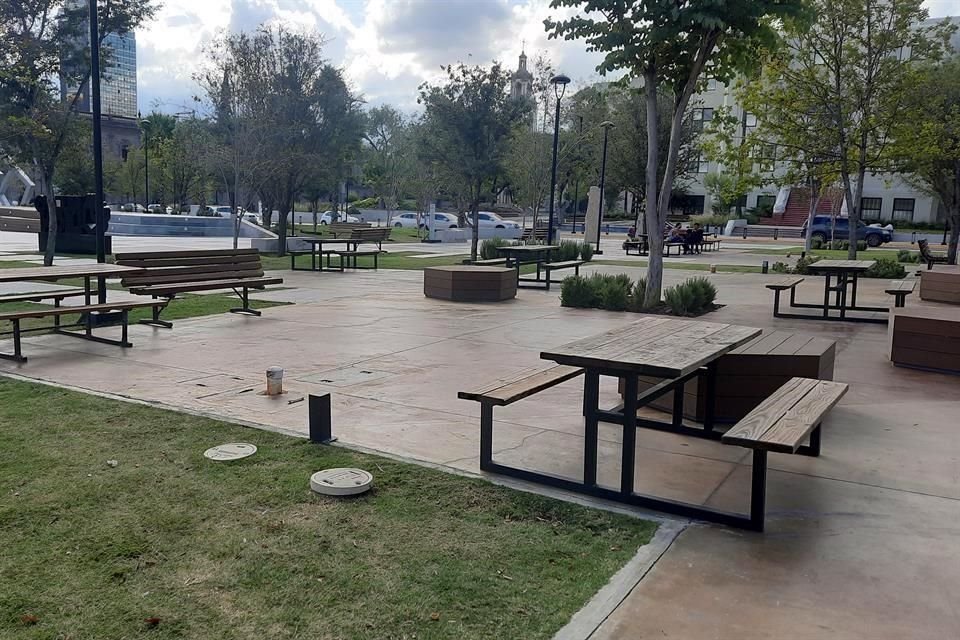 A poco más de 400 días de haber iniciado operaciones la Plaza Gastronómica se quedó sin Food Trucks.
