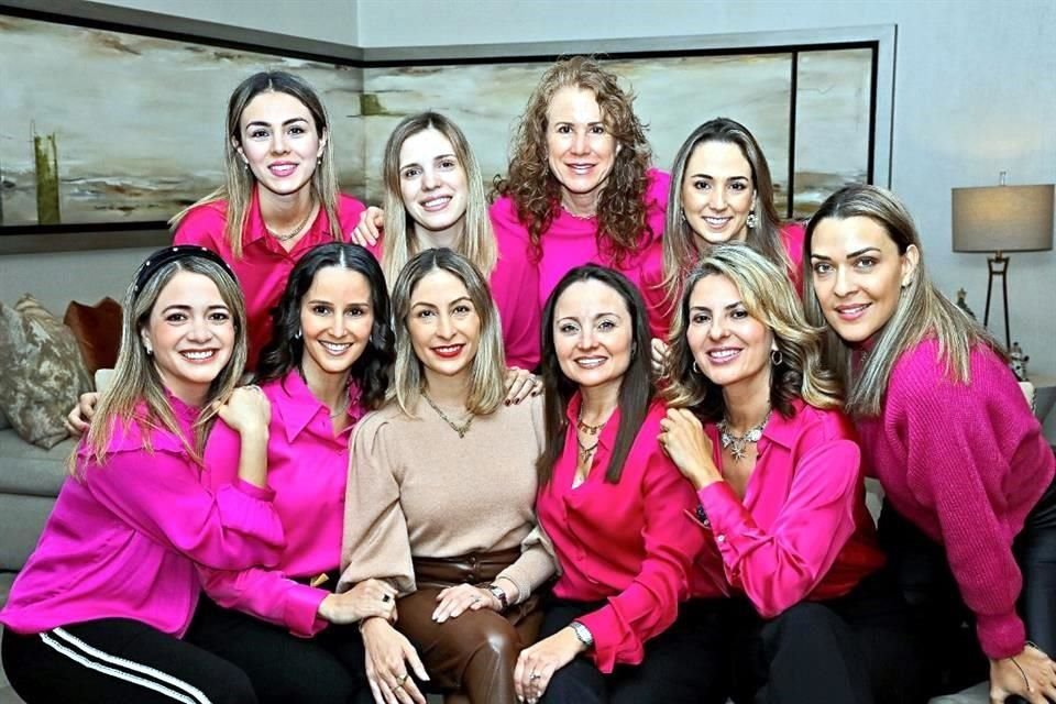 DE PIE. Alma Oyervides, Adriana Farías, Alejandra Garza, Andrea Restreppo. SENTADAS: Nancy Salazar, Gaby Beltrán, Vanessa Villarreal, Mayra Macías, Cruz María Cantú y Cristina Gutiérrez