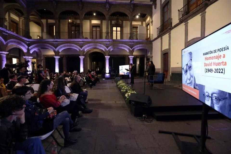 El maratón poético se llevó a cabo la noche de este miércoles en el Museo de la Ciduad de México.