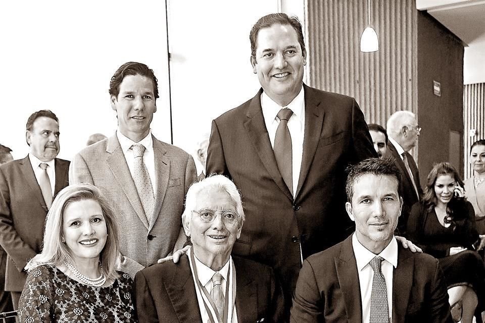 CON SUS HIJOS. Alberto, David, Malele y Jaime Protasio Rodríguez Benítez, en el 2016