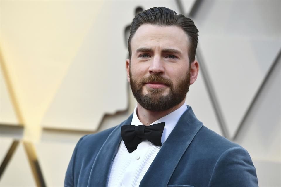 Reportan que Chris Evans lleva poco más de un año saliendo con la actriz Alba Baptista y el asunto 'va en serio'.