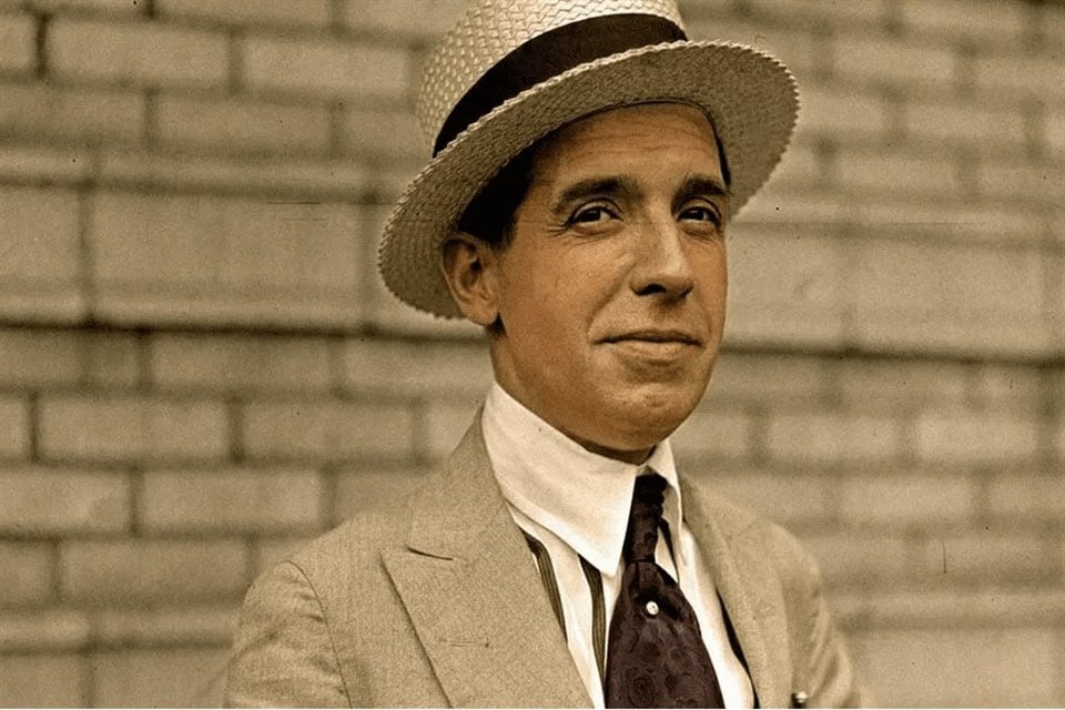 Carlo Ponzi, italiano radicado en EU, fue el 'pionero' de los fraudes piramidales, esquema que desarrolló en 1918.