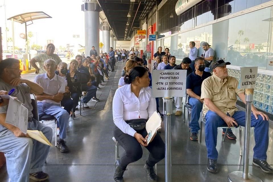 Ante lo ocurrido solicitaron a las autoridades del ICV extender el plazo para que los ciudadanos puedan realizar los trámites de placas correspondientes.