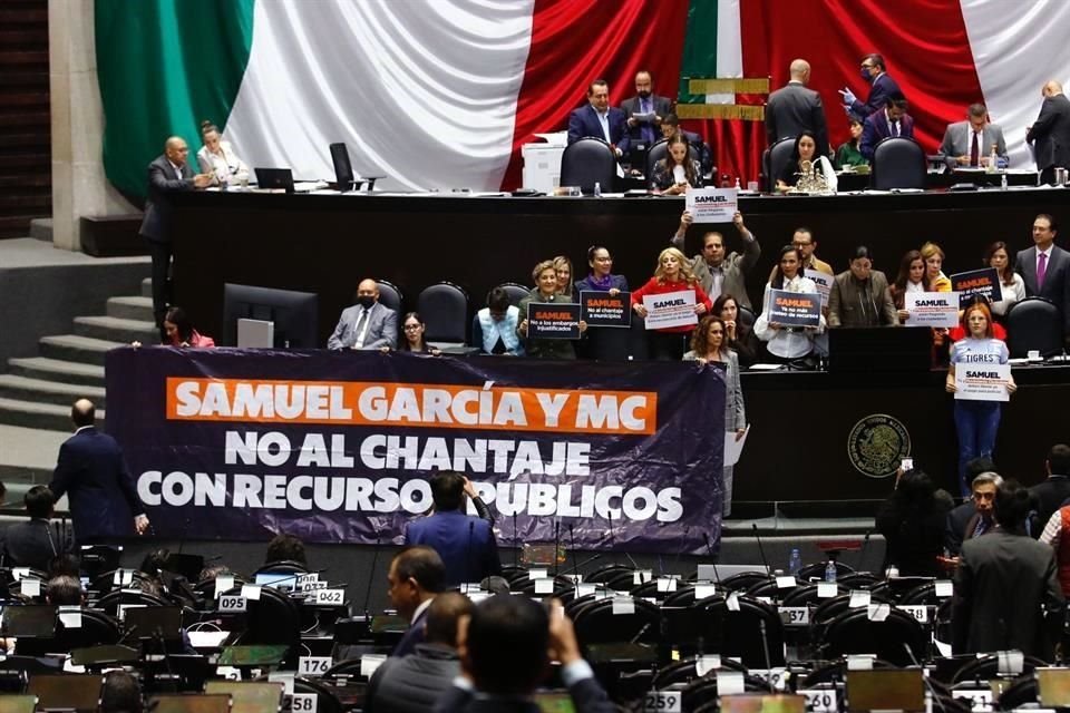 Los legisladores hicieron un pronunciamiento para exigir juicio político contra el Mandatario de NL.