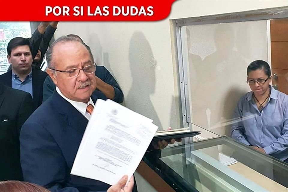 Pese a no haber recibido aún la lista de propuestas para Fiscal, Javier Navarro, Secretario General de Gobierno, entregó el veto del Gobernador sobre Adrián de la Garza, bajo la figura 'ad cautelam'.