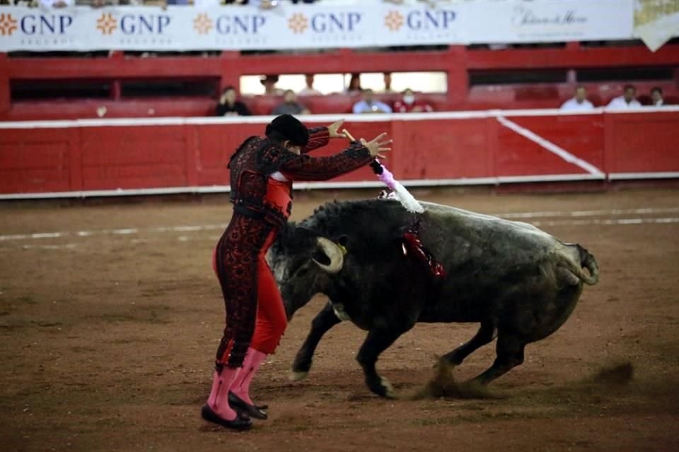 Las imágenes de la corrida en la Monumental Monterrey, donde triunfo Luis David Adame.