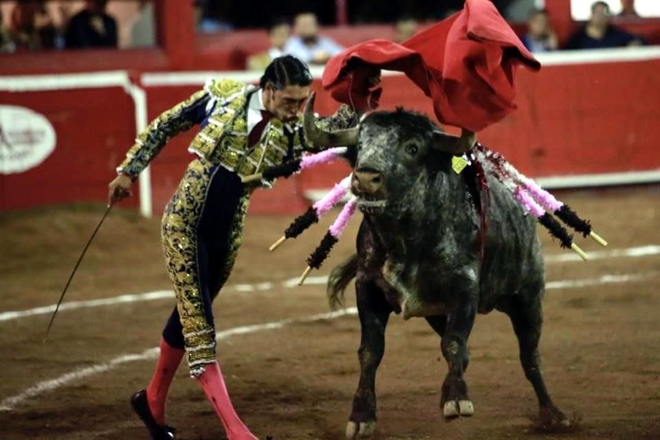 Las imágenes de la corrida en la Monumental Monterrey, donde triunfo Luis David Adame.